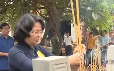 Phó Chủ tịch nước Đặng Thị Ngọc Thịnh dâng hương tại một số di tích của tỉnh Hưng Yên