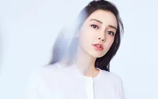 Sau 1 tháng sinh con, Angelababy tái xuất trẻ trung như nữ sinh
