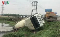 Hai xe máy đối đầu trên Quốc lộ 1A, 4 người nguy kịch