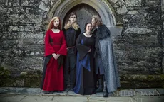 Bộ ảnh gia đình siêu "độc" lấy cảm hứng từ Game of Thrones