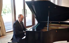 Tổng thống Nga chơi piano ngẫu hứng