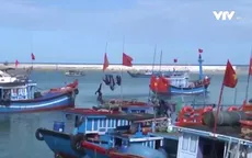 Ngư dân Quảng Ngãi tấp nập ra khơi đánh bắt xa bờ