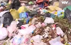 Rác thải tràn ngập đường thị xã Sơn Tây, Hà Nội