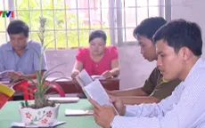 Nâng cao trình độ cơ sở bằng tủ sách xã phường
