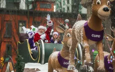 Rộn ràng lễ diễu hành của các ông già Noel thân thiện tại Canada
