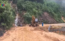 Nguy cơ chia cắt kéo dài do sạt lở đường ở các huyện miền núi Quảng Nam