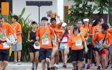 Ôm... sầu riêng chạy để gây quỹ từ thiện