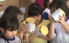 Trao tặng sữa cho các trường mẫu giáo của xã nghèo Châu Đốc