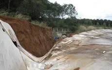 Khắc phục sụt lún gần hồ bùn đỏ Nhân Cơ trong mùa khô
