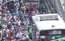 Đường vào sân bay Tân Sơn Nhất vẫn ùn tắc sau phân luồng