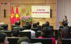 Đảng bộ cơ quan Văn phòng Quốc hội tổ chức trao Huy hiệu 30 năm tuổi Đảng cho các đảng viên