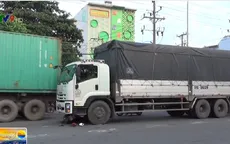 Bình Dương: Tránh xe container, 2 mẹ con nguy kịch