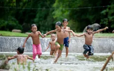 Ký ức dòng sông tuổi thơ của trẻ em nông thôn miền Tây