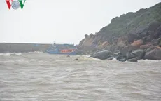 Tàu cá bị sóng đánh chìm, 1 ngư dân mất tích