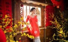 Thanh Hằng diện áo dài nổi bật giữa đồng quê