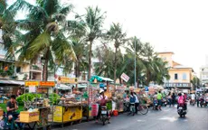 Hấp dẫn hàng trăm món ăn vặt ở phố hàng rong Cần Thơ