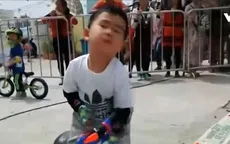 Ngộ nghĩnh cuộc đua xe đạp của các em bé tại Trung Quốc