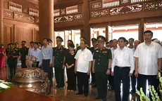 Thủ tướng dâng hương tưởng nhớ Bác Hồ tại Khu Di tích K9