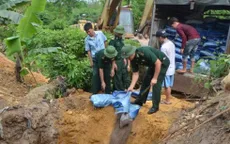 ​Tiêu hủy 4 tấn thức ăn nuôi tôm nhập lậu