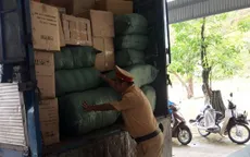 Quảng Nam: Bắt xe biển số Lào chở lượng lớn hàng lậu