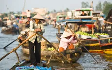 Ghe hàng và cái tình của người dân sông nước miền Tây