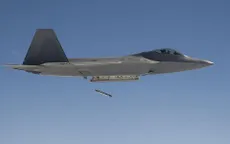 Tiêm kích tàng hình F-22 Mỹ lần đầu dội bom diệt Taliban