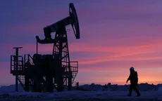 Giá dầu tăng ít nhất 2% sau thông tin dự trữ dầu thô Mỹ giảm