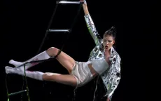 Vietnam's Next Top Model 2017: Thí sinh chịu cảnh bị tạt nước, "vật lộn" tạo dáng trên thang dây
