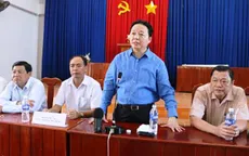 Bộ TN&MT tặng quà người dân vùng sạt lở An Giang