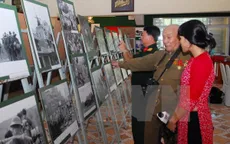 Khai mạc triển lãm ảnh “Những khoảnh khắc lịch sử”