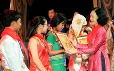 Tuyên dương thiếu nhi các dân tộc tiêu biểu trên toàn quốc