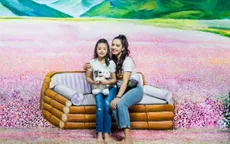 Triển lãm tranh 3D thu hút gia đình cựu siêu mẫu Thúy Hằng