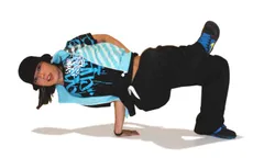 Nghệ sĩ Pháp gốc Nhật độc diễn múa kết hợp breakdance