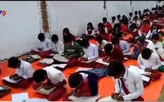 Độc đáo ngôi trường dạy viết bằng cả hai tay tại Ấn Độ