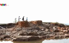 Quảng Bình: Vỡ đê ngăn mặn sông Gianh sau bão số 10