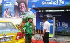 Nhiều người tiêu dùng đã quen dần sử dụng xăng E5
