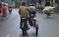 Nhiều xe máy cũ nát lưu thông ở Hà Nội