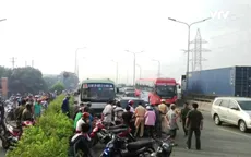 TP.HCM: Hàng loạt xe bị cuốn vào gầm xe bus, nhiều người nhập viện