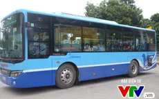 Xe bus nhanh Hà Nội quá tải vào giờ cao điểm
