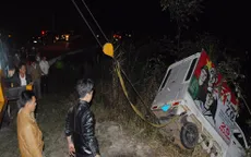 Xe bán tải lao xuống vực sâu đèo Prenn, hai cha con nhập viện
