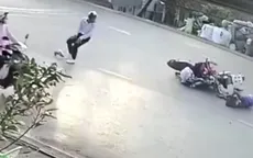 Phóng nhanh sang đường, xe máy tông nhau trực diện