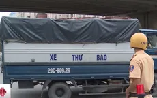 CSGT Hà Nội xử lý nhiều xe tải đội lốt xe thư báo