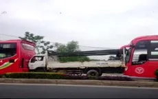 Hàng chục khách mắc kẹt do tai nạn liên hoàn