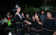 Hoa hậu Hoàn vũ H'Hen Niê về thăm buôn làng