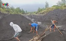 Philippines: Người dân khu vực nguy hiểm vẫn làm việc bất chấp cảnh báo núi lửa