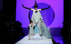 Mẹ con "nữ hoàng tạo dáng" Coco Rocha cực dễ thương trên sàn diễn thời trang Paris