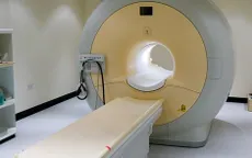Người đàn ông chết tức tưởi do bị hút vào máy chụp cộng hưởng từ (MRI)
