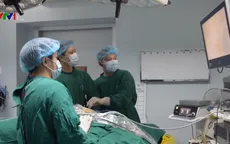Gặp bác sĩ người Việt thực hiện thành công phẫu thuật nội soi tuyến giáp một lỗ