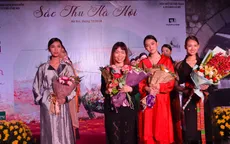 Trình diễn thời trang "Sắc thu Hà Nội" tại phố bích họa Phùng Hưng