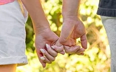 Cách nắm tay tiết lộ chính xác mối quan hệ của bạn và người ấy